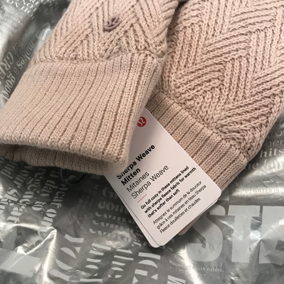 🦄NWT Lululemon Sherpa Weave Mittens Pink - Picture 4 of 9